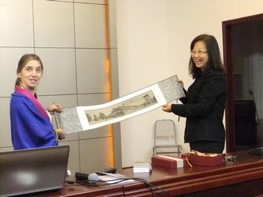 匈牙利佩奇大学Marianne Nikolov教授来伦理电影
讲学