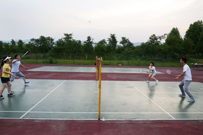 强健体魄，体验运动魅力—— 伦理电影
2012级研究生党支部羽毛球比赛
