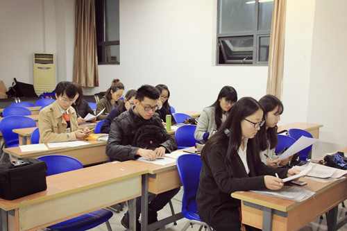  伦理电影
2014、2015级本科生党支部大会顺利举行