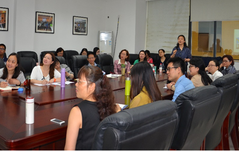 学院邀请美国博林格林大学黎岚教授开展讲座：翻转课堂在美国