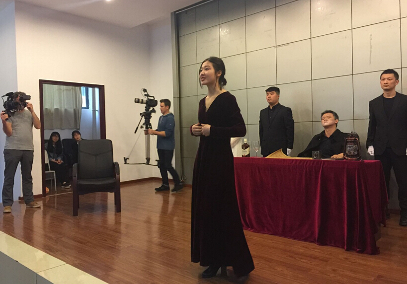 英国广播公司（BBC）来 伦理电影
外语学院拍摄莎士比亚戏剧表演纪录片